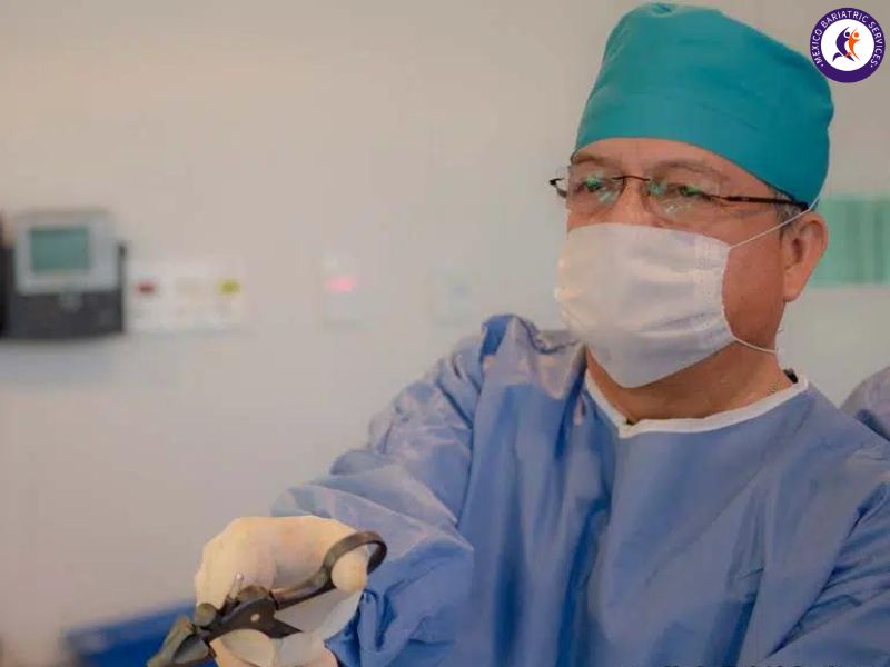 Dr. Guillermo López Performing Surgery Dr. Guillermo López Performing Surgery